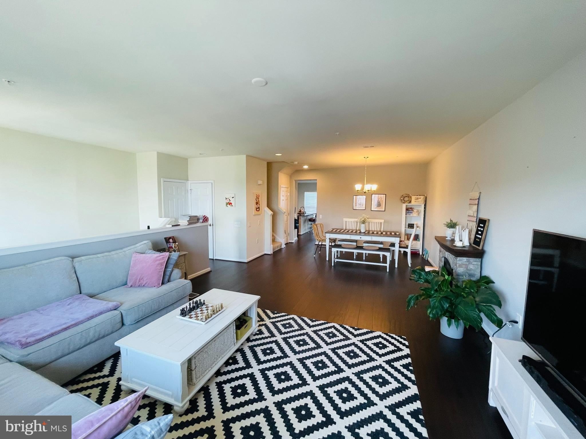 42699 WARDLAW Terrace – photo 2
