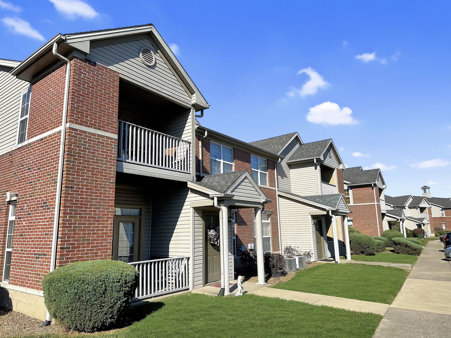 Walking Trails*******Castle School System********Large 3 Bedroom – photo 2