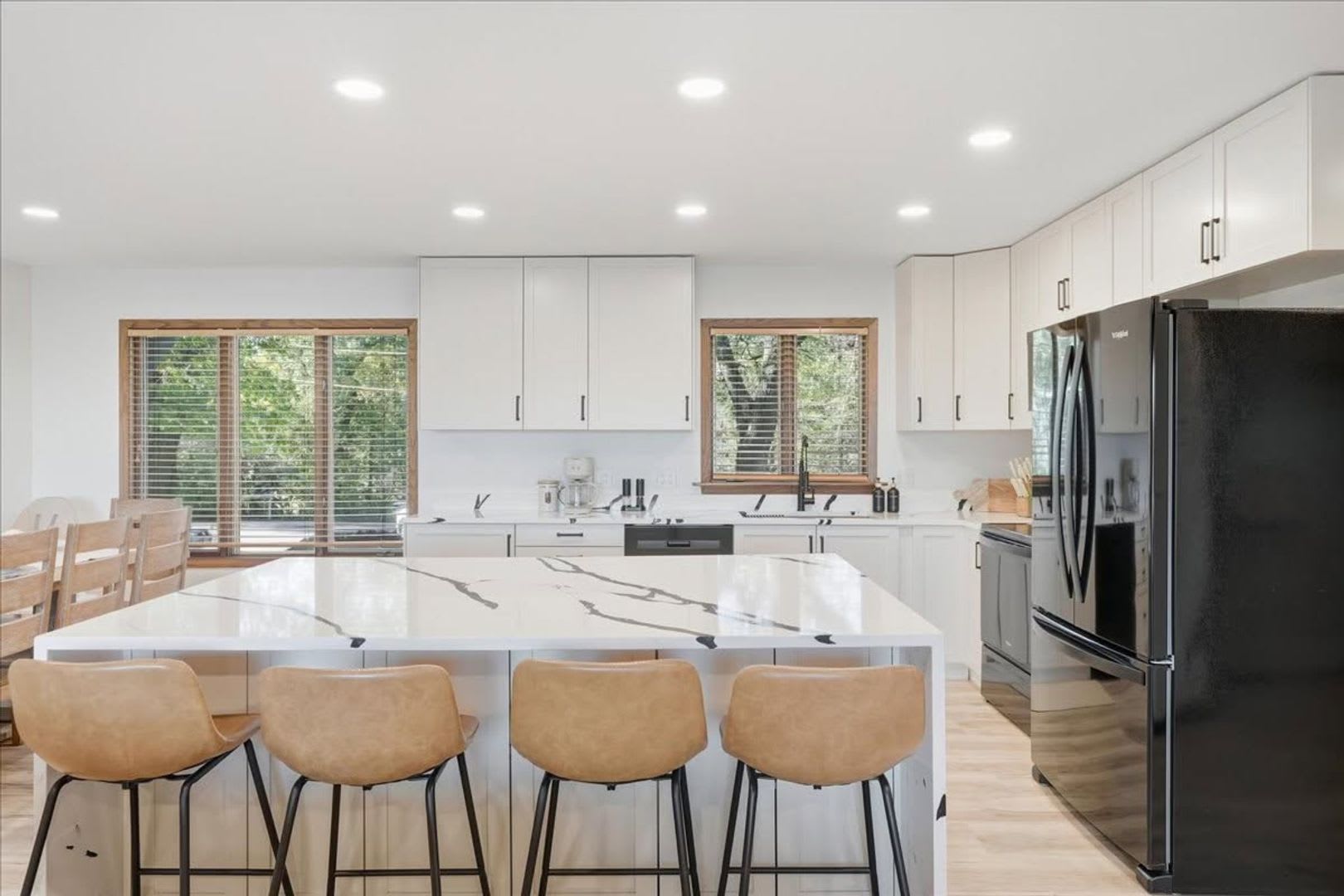 Luxury Lakefront House – photo 4