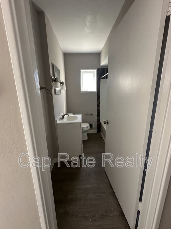 1882 E Hudson St – photo 3