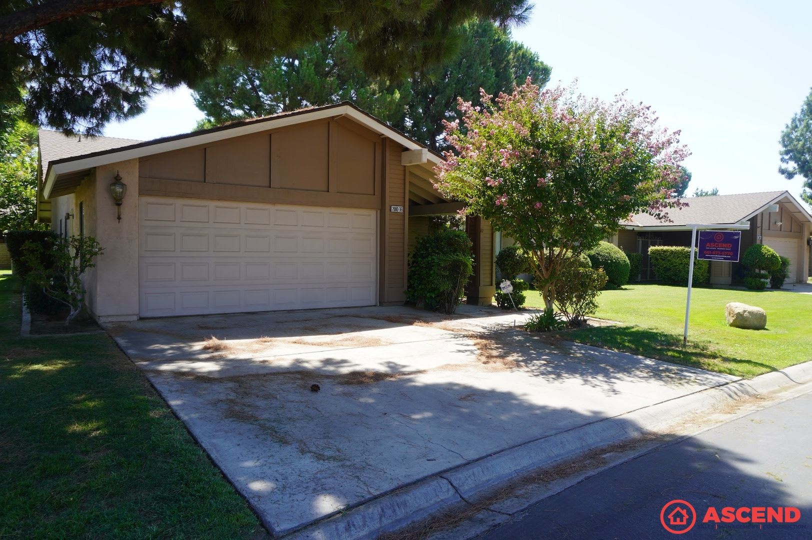 Move In Special 500 Off First Month Rent 3 Bed 1 5 Bath With Full Appliances In Unit Laundry Community Pool Garage Included – photo 1