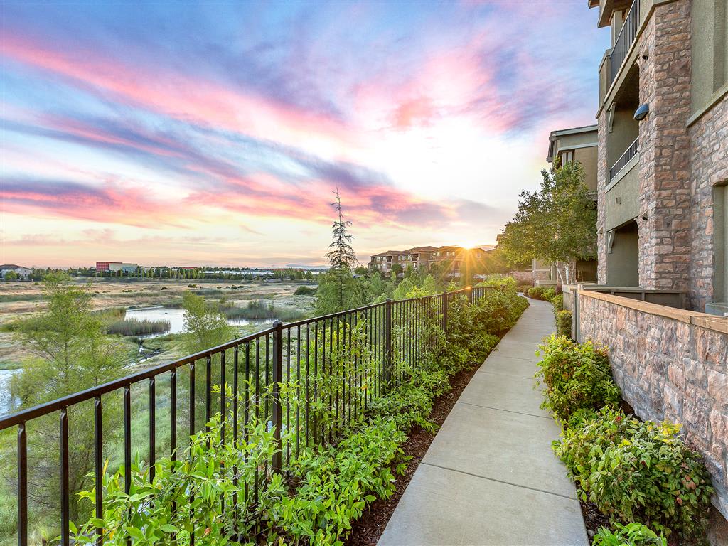 Beautiful Bright Single Story Solar Home With Whitney Ranch Pool Access – photo 2