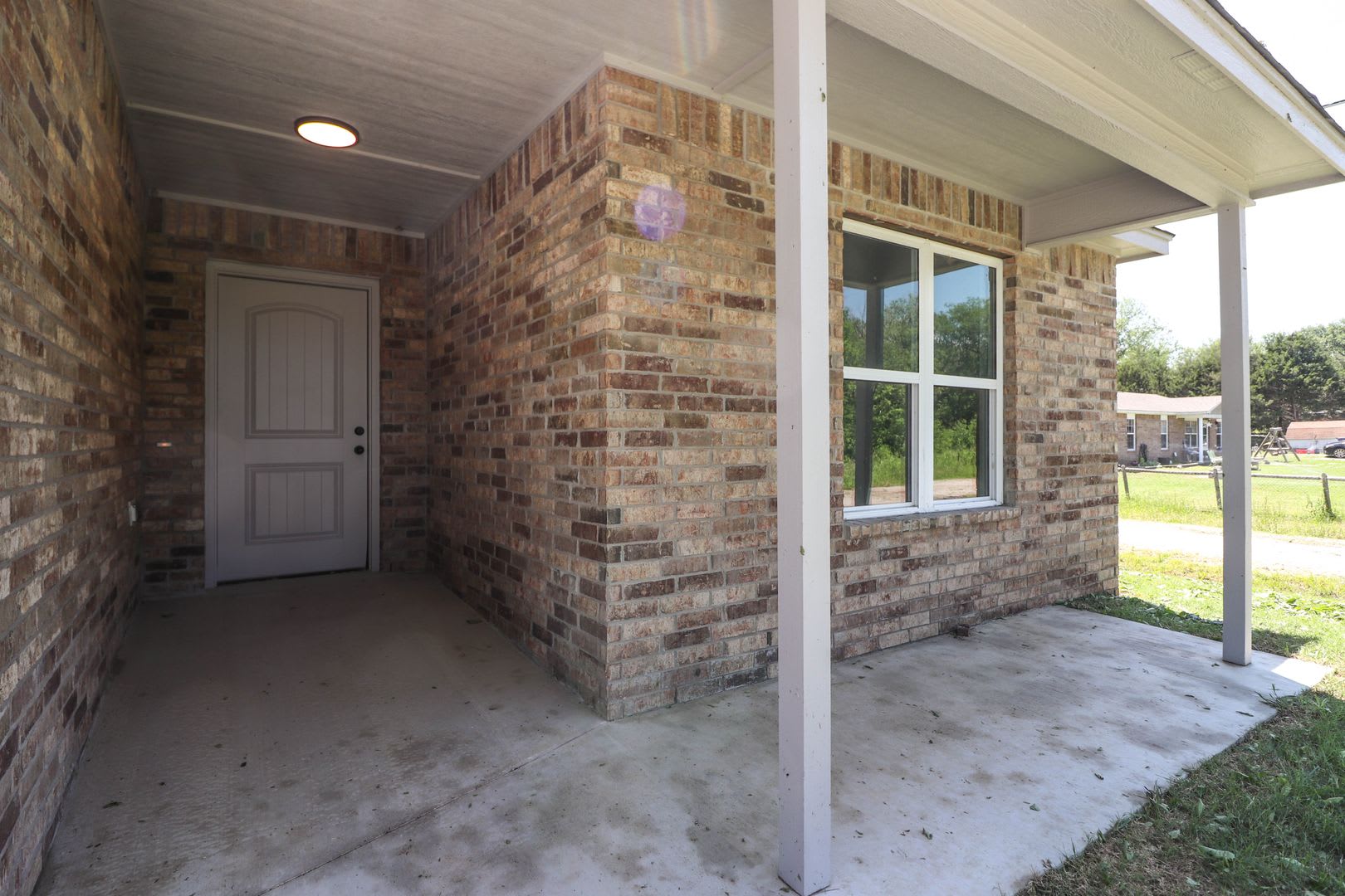 Beautiful new construction with nice amenities with a country feel – photo 5