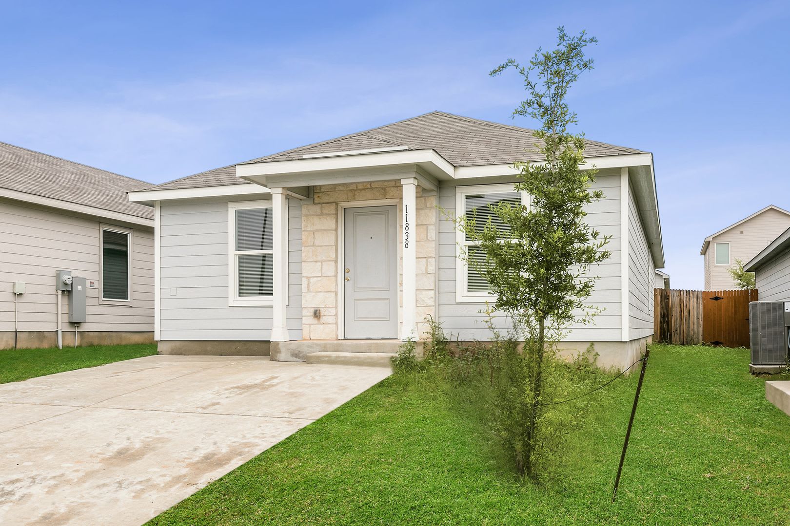 CHARMING 4-BEDROOM IN NEWLY CONSTRUCTED VALLE SOL – photo 1