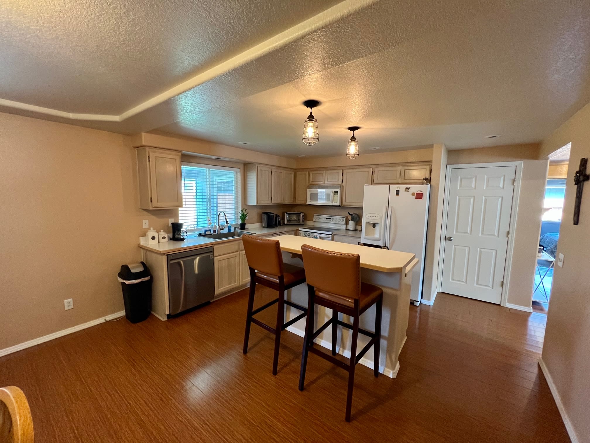 1610 Warren Way – photo 5