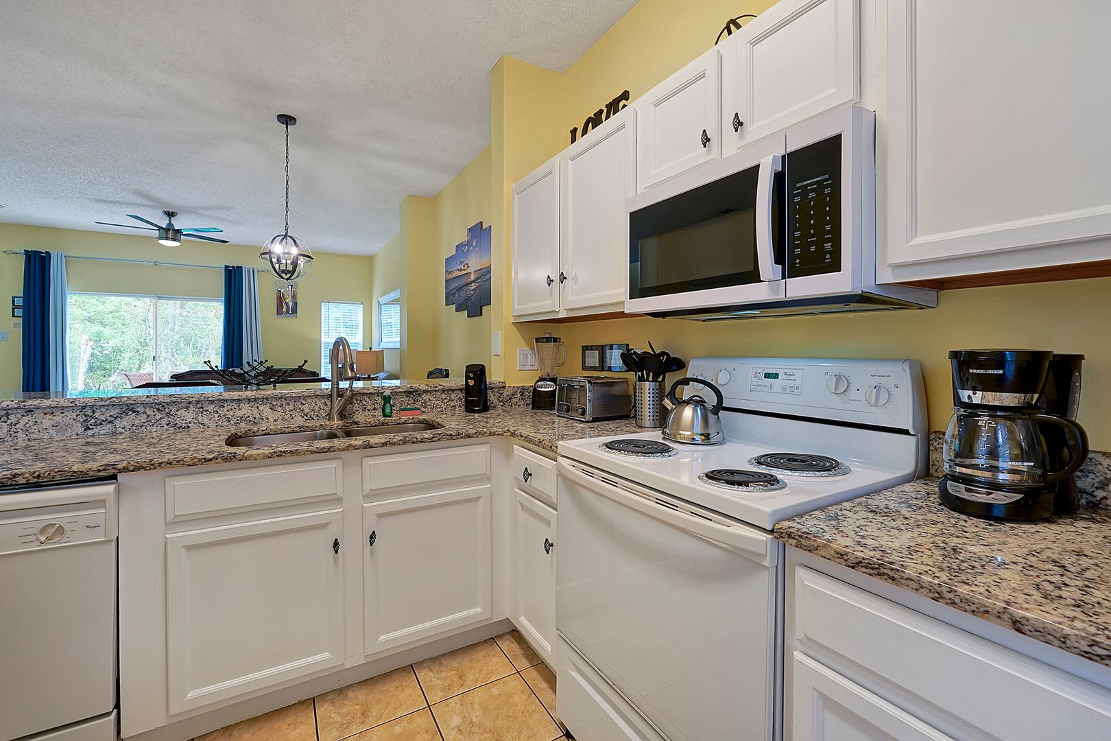 Fully Furnished Available For A Minimum 1 Year Lease – photo 3