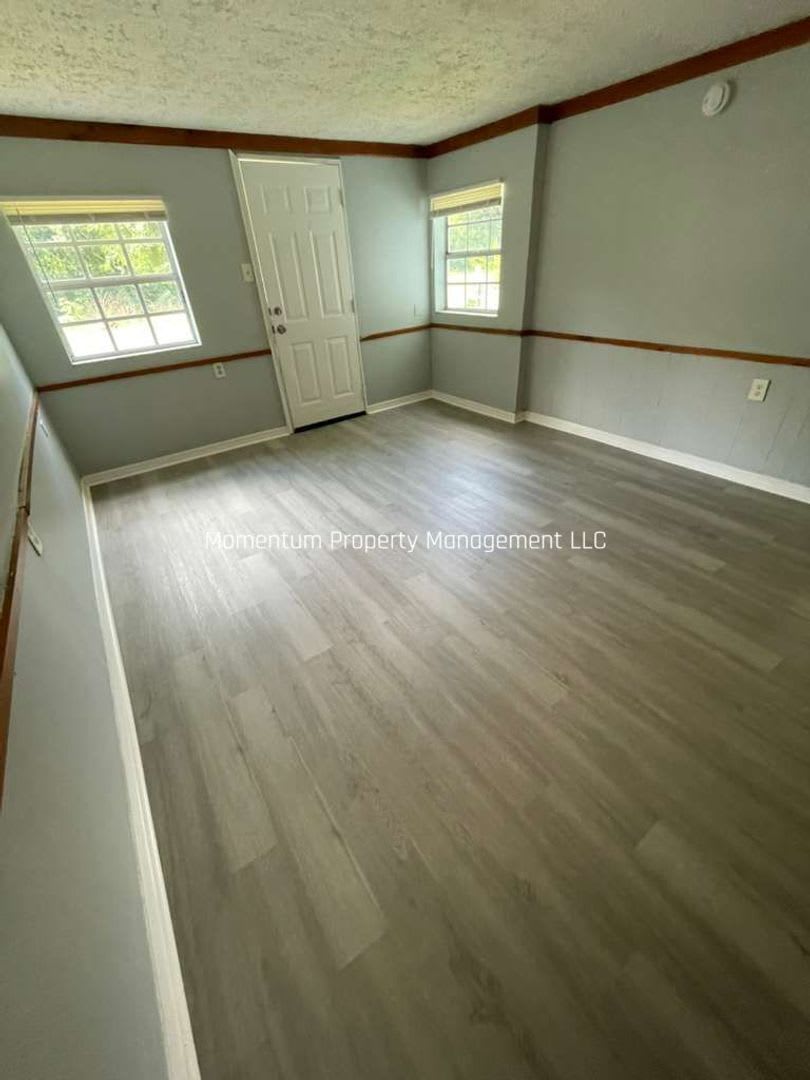 Freshly Renovated 3/2 – photo 2