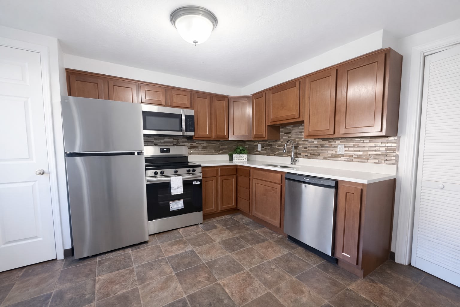 1652 RELATIVE DRIVE – photo 3