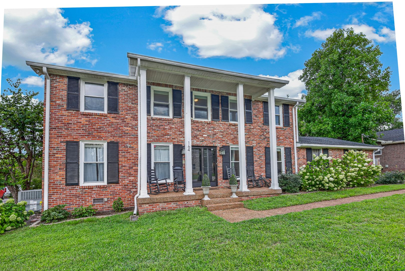 Beautifully Renovated 5BR Home Near the Lake – photo 2