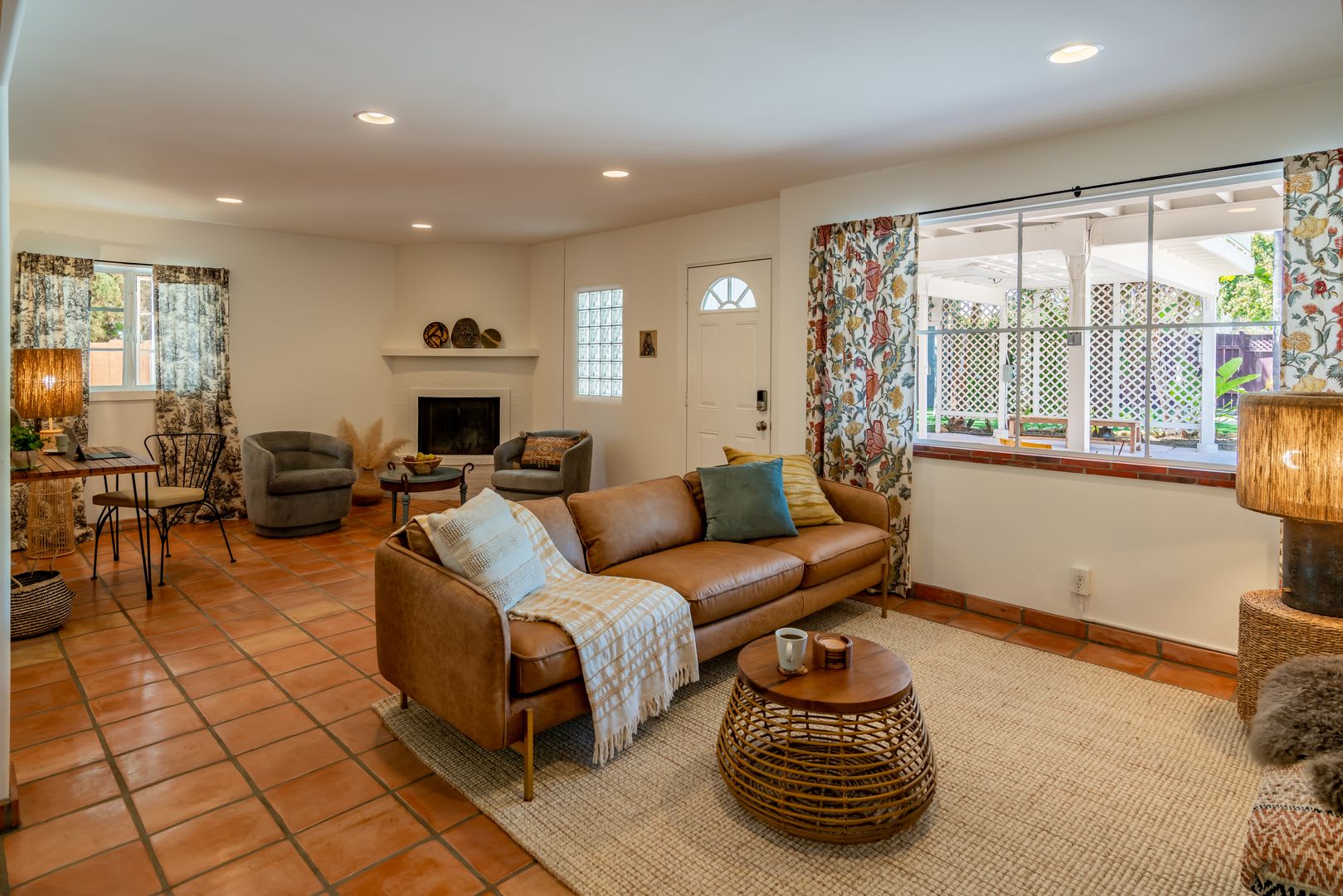 2 Bedroom / 1 Bath Unit Available! – photo 3