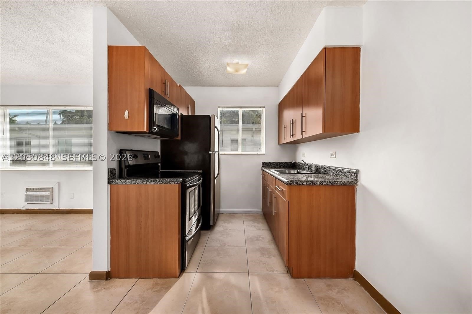 932 Moffett St – photo 5