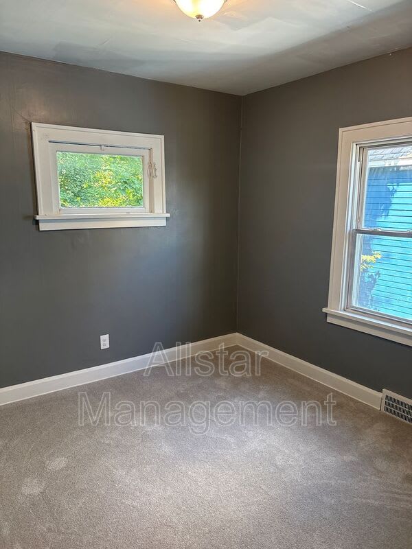 11909 Parkhill Avenue – photo 5