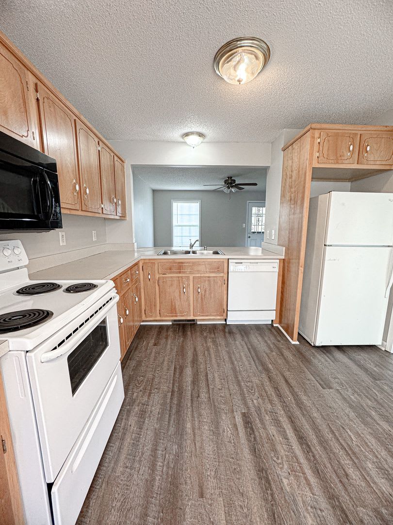 205 Tree Line Dr – photo 3