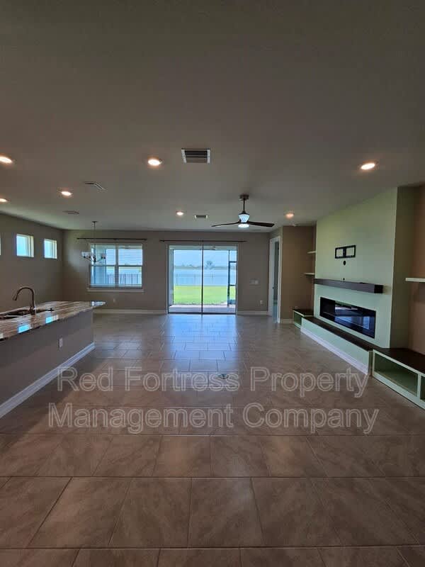 623 Parkshore Lake Ave – photo 2