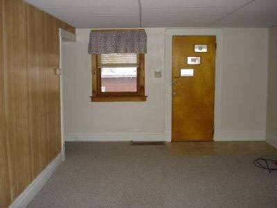 421 Crawford Ct – photo 2