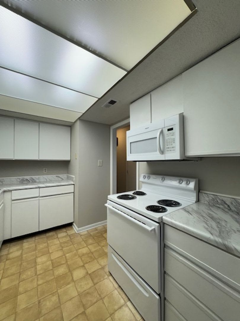 Welcome To Cary Westpark Condos Where Convenience And Charm Meet In The Heart Of Downtown Cary Limited Time One Month Free – photo 4