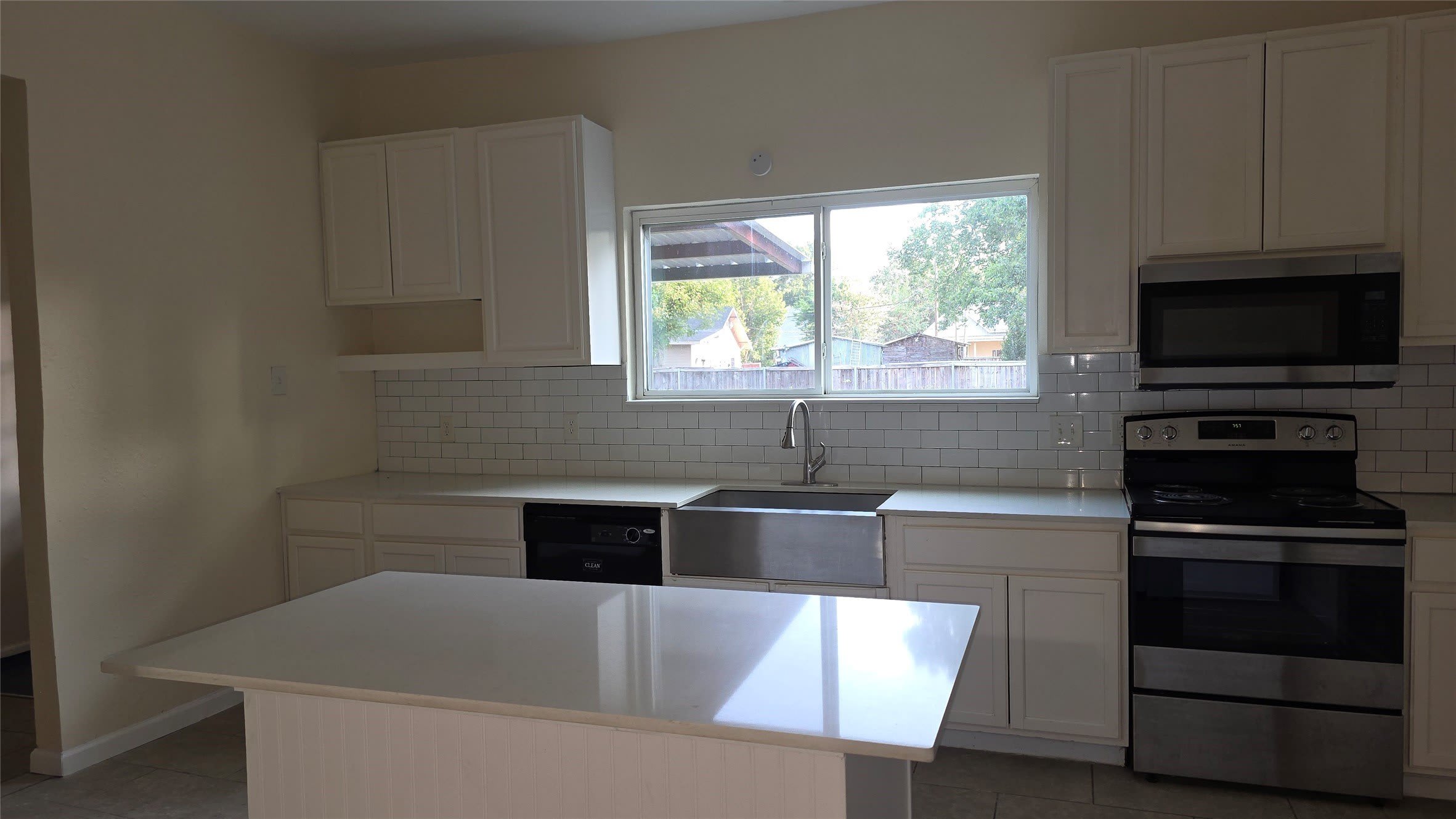 608 W 6th Street – photo 4