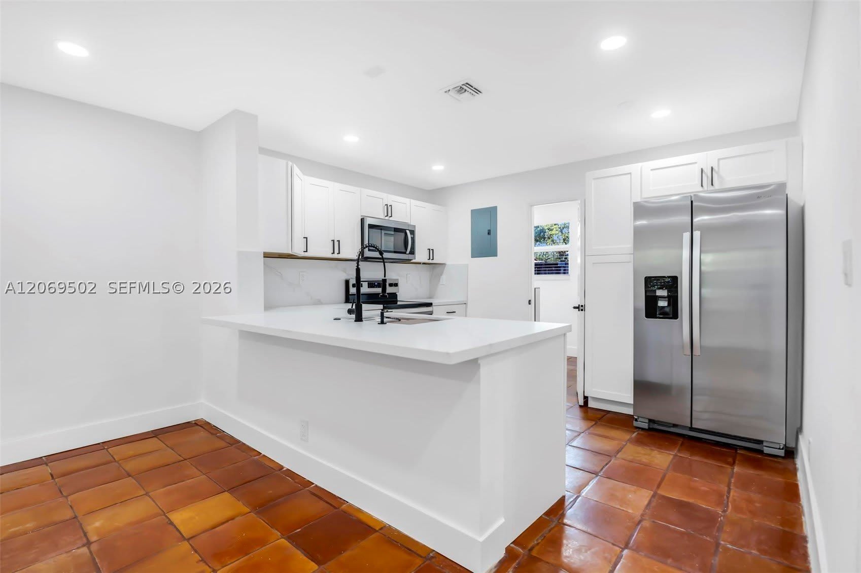 850 SW 12th Ct – photo 3