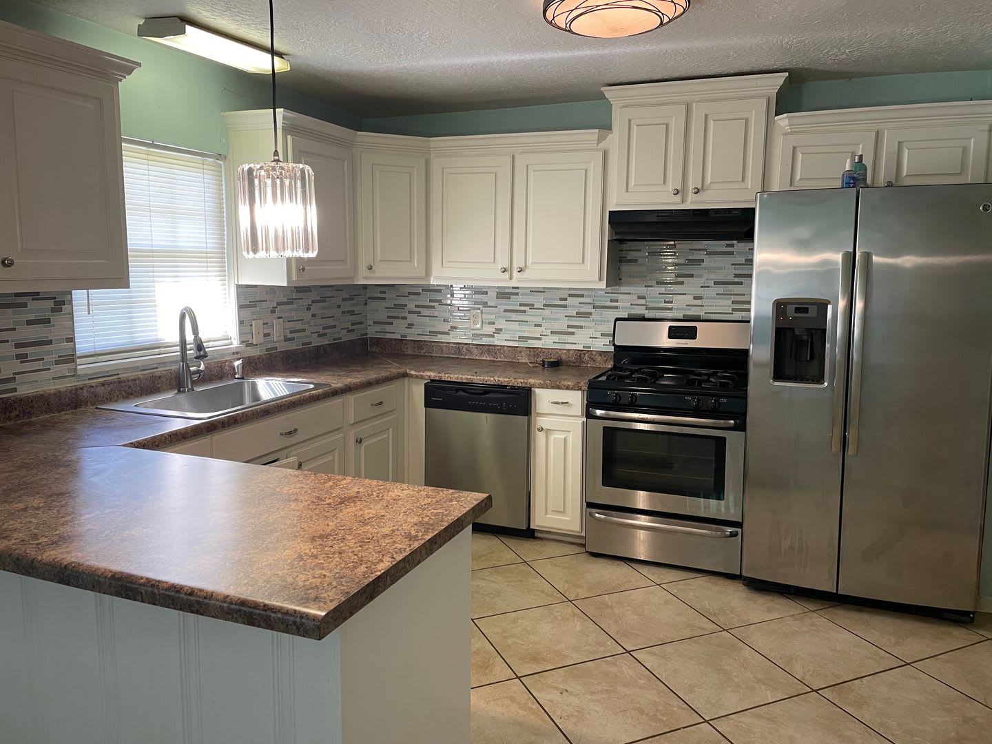 4 bed 2.5 bath – photo 4