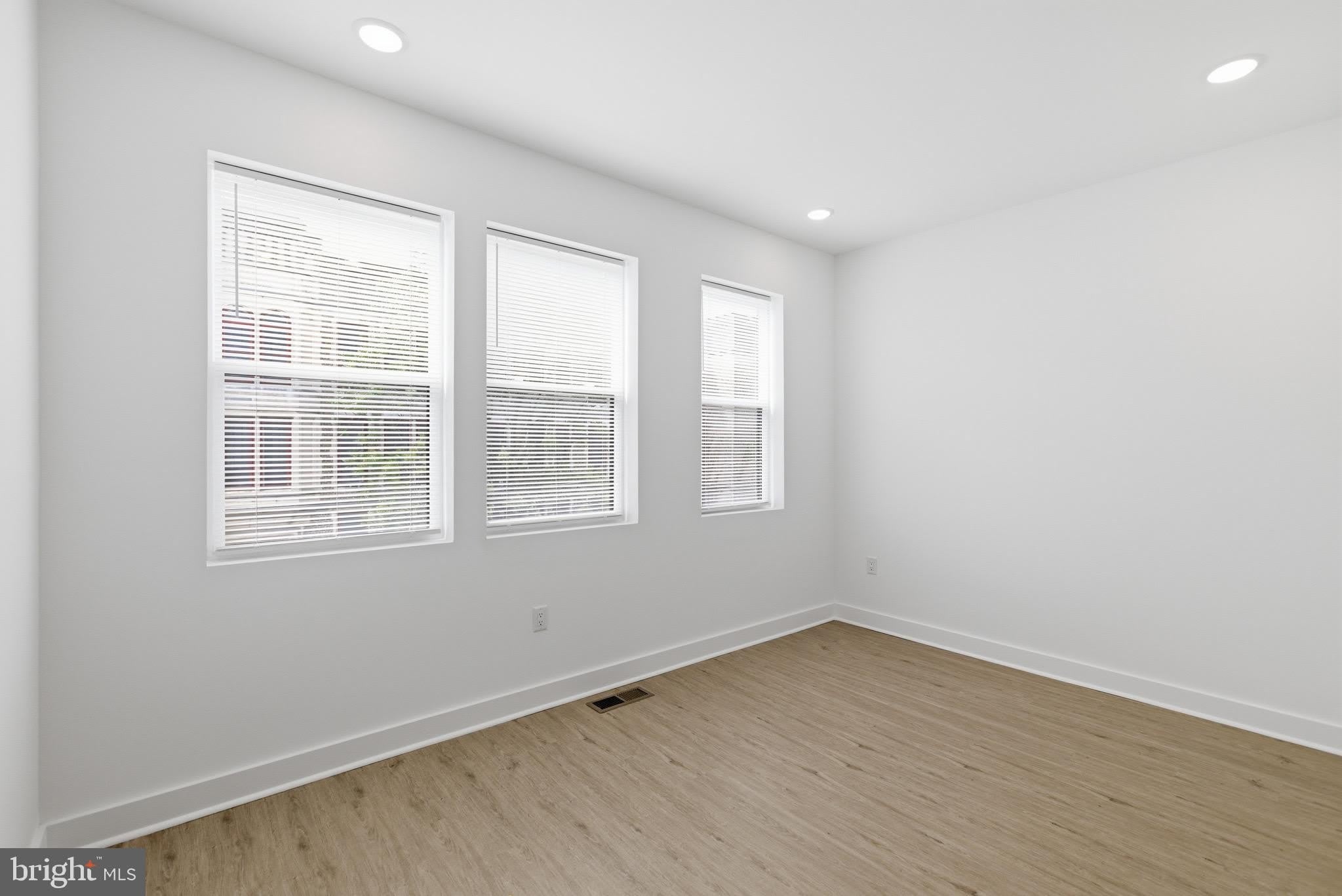 4021 BROWN Street – photo 5