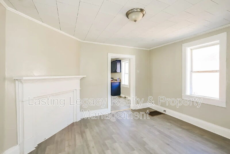 438 W 24th Street – photo 2