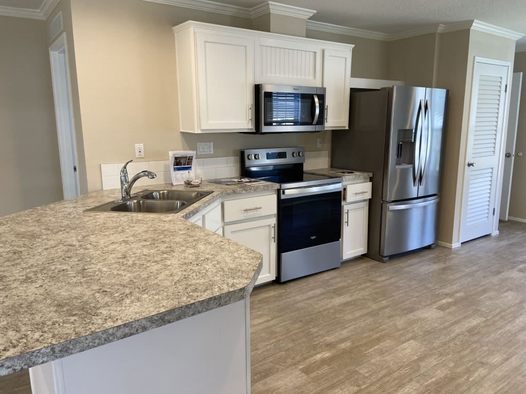 810 Concord St – photo 2
