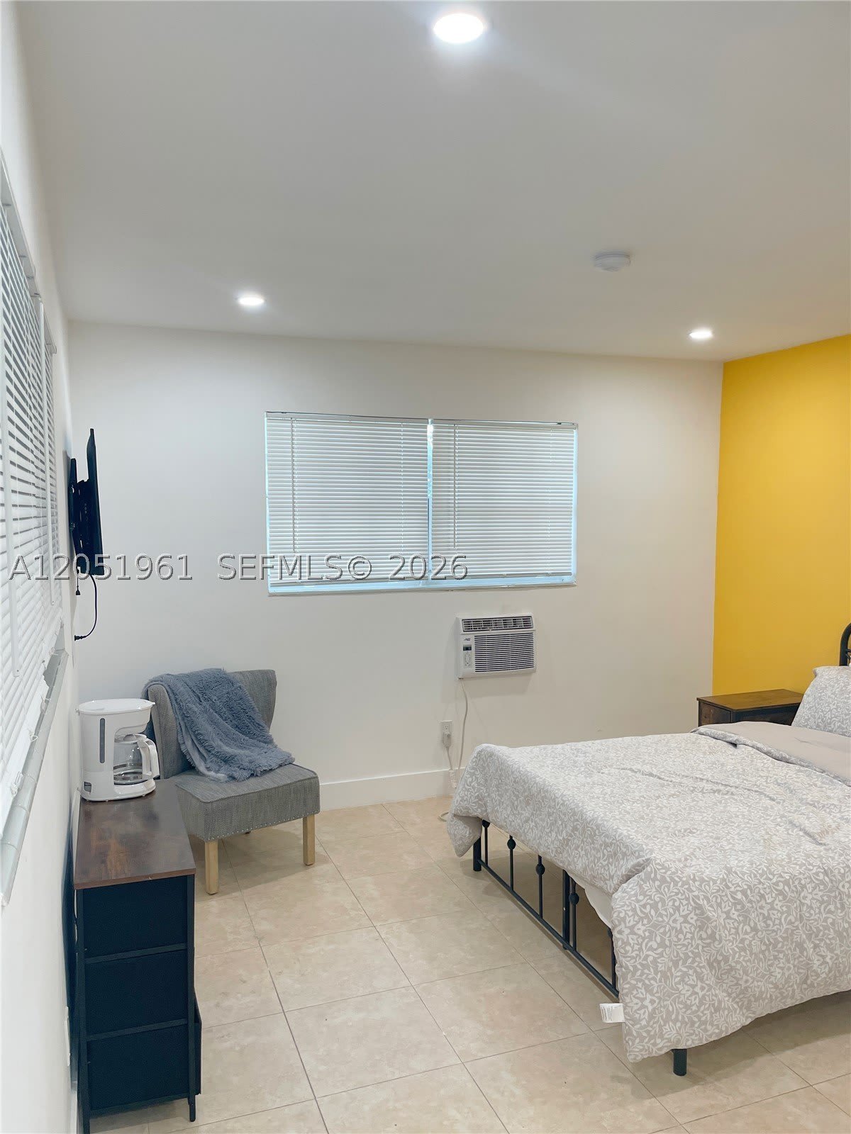 320 NE 160th St – photo 2