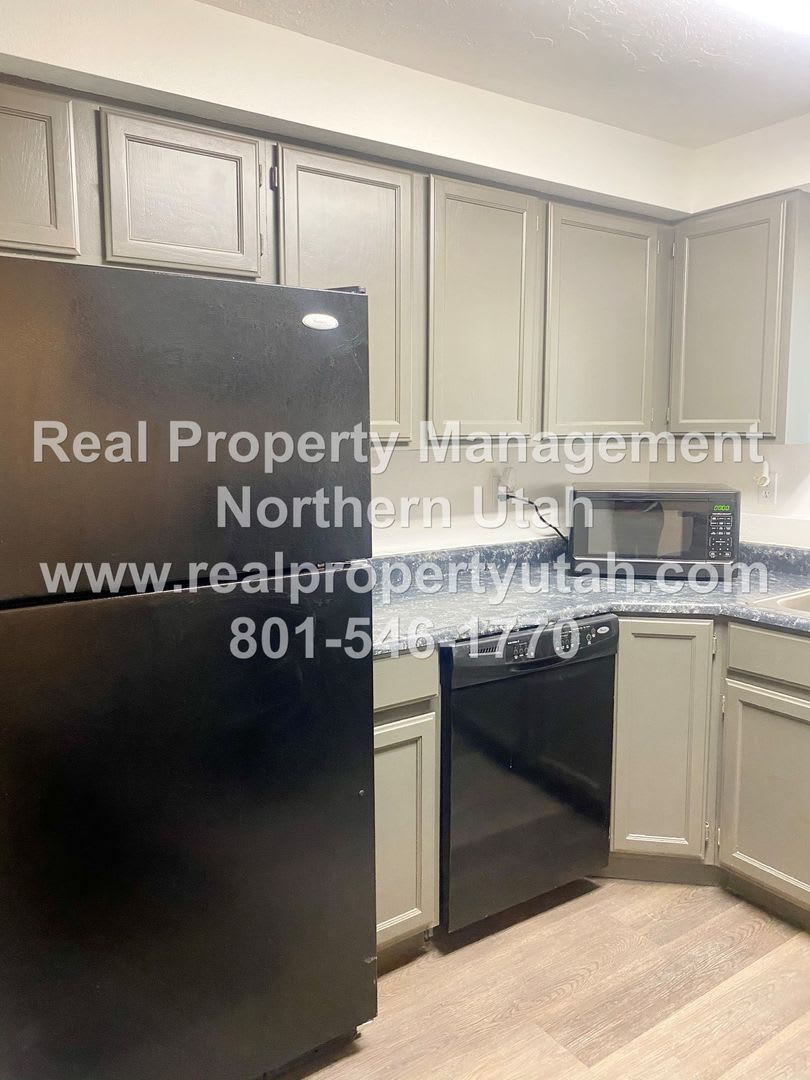 2 Bed 1 5 Bath Clearfield Townhome Available – photo 4