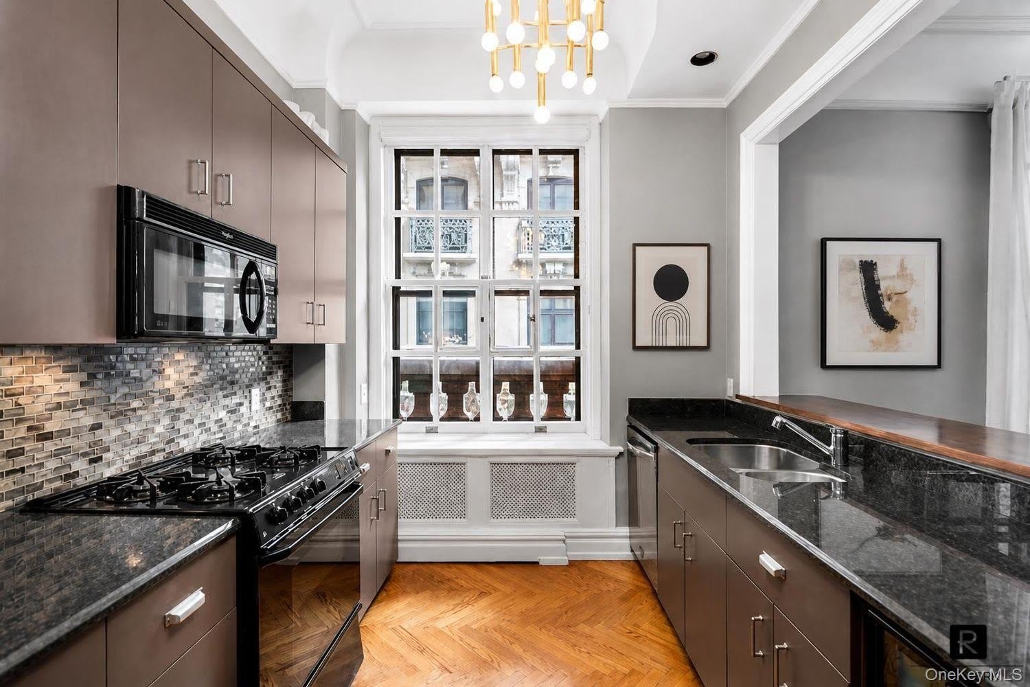2109 Broadway – photo 3