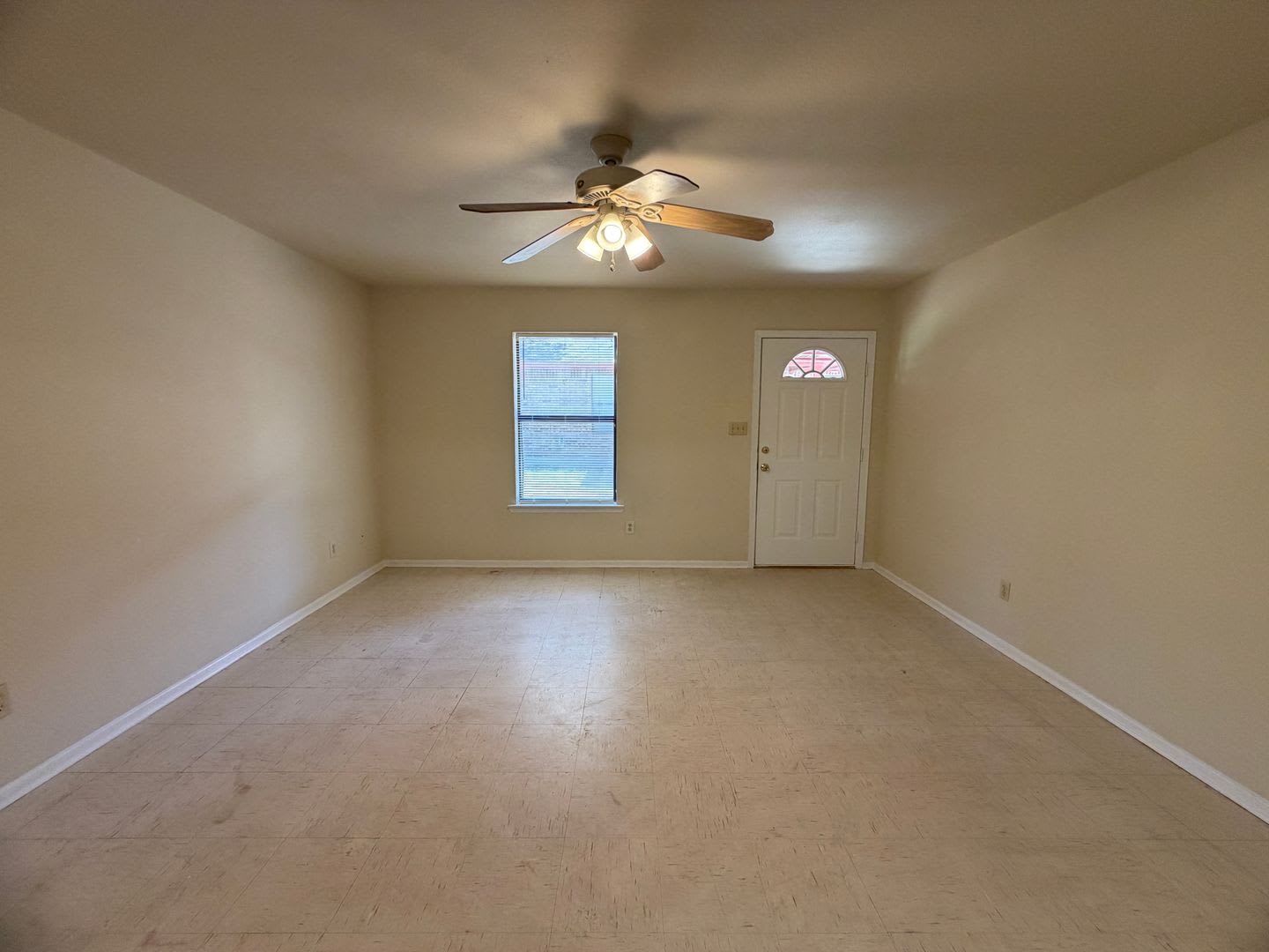 Charming 2/1 Duplex ~ Freshly Painted in Pleasanton ~ Easy Access to Highway 97! – photo 4