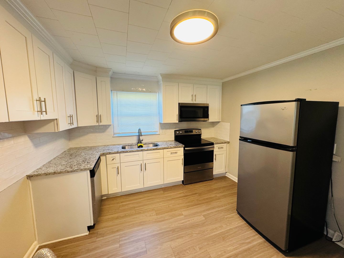 799 Sunderland Rd – photo 2