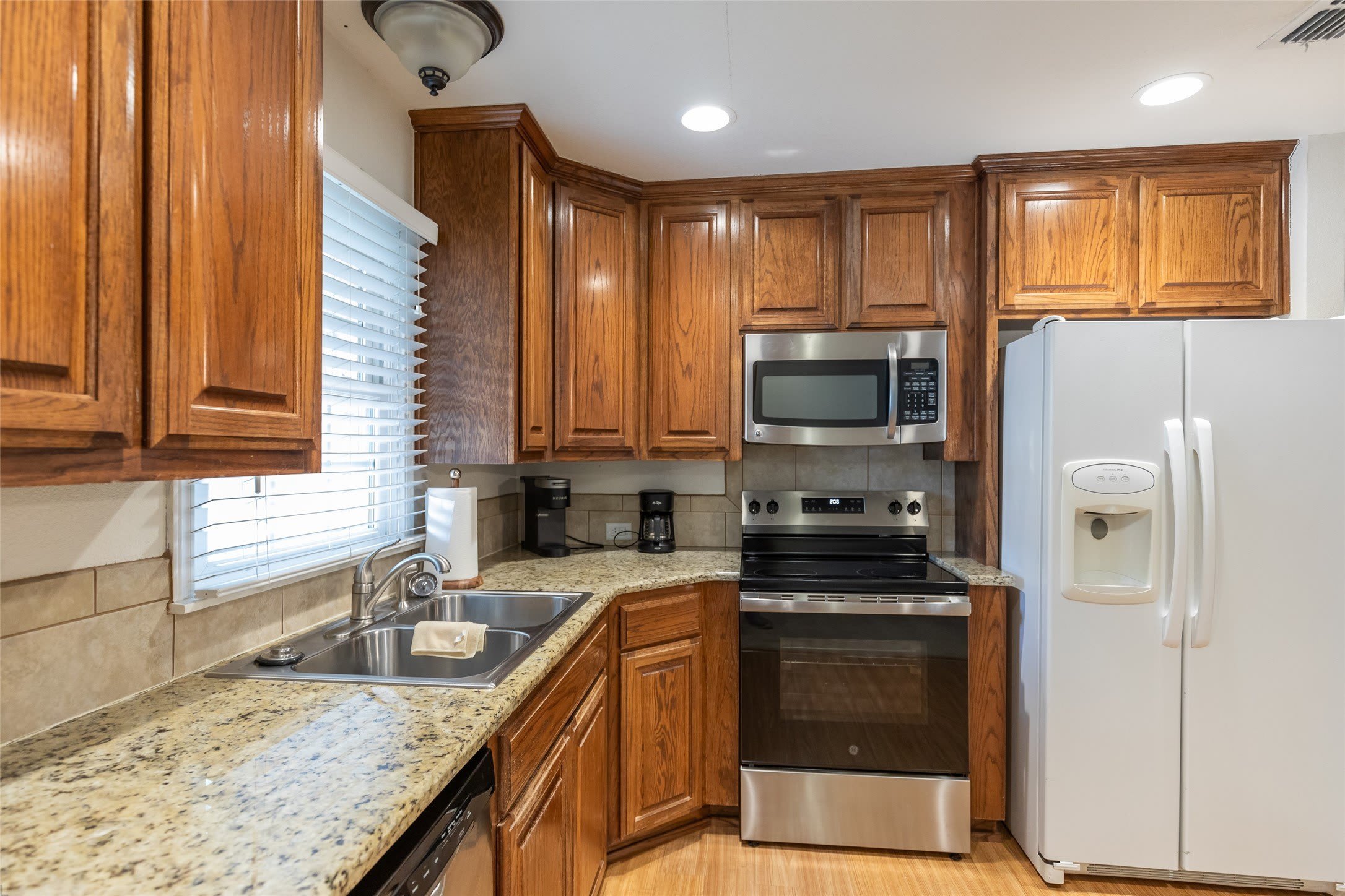 2650 Madison Avenue – photo 4