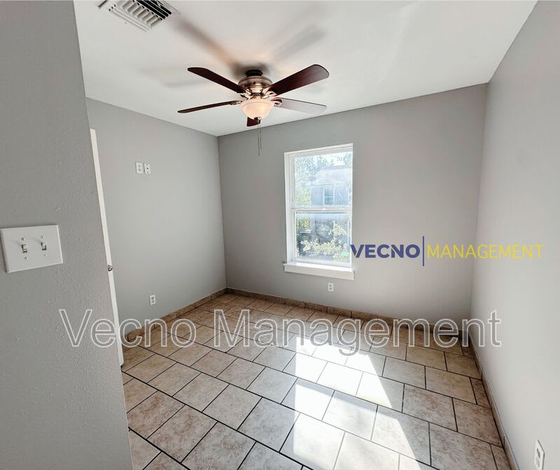 302 Cooper Street – photo 5