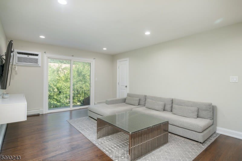 320 South – photo 3