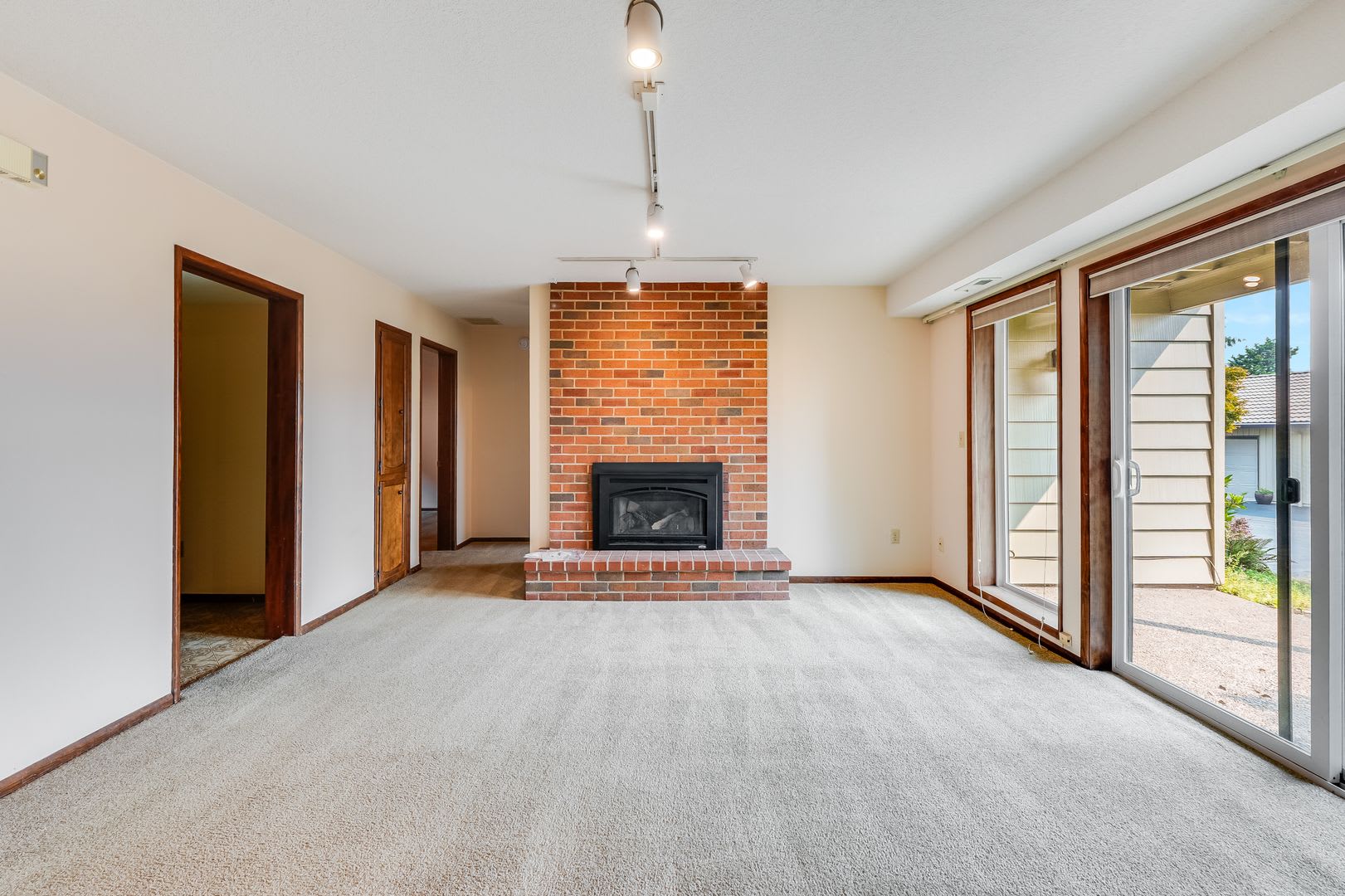 Beautiful 3 Bed 2 Bath Condo In West Linn – photo 3