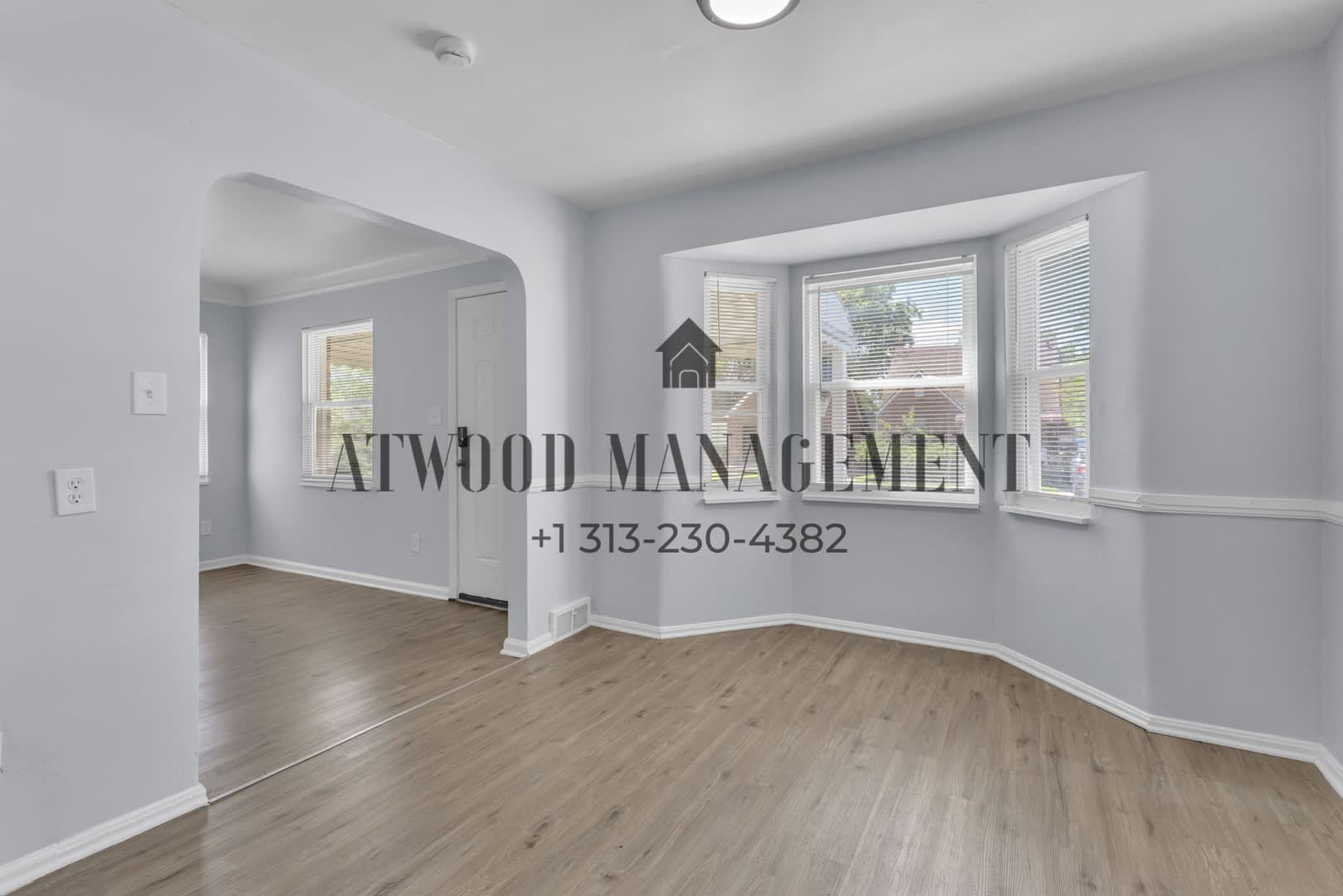This beautifully updated 3-bedroom, 2-bath single-family home is ready for move-in! – photo 4