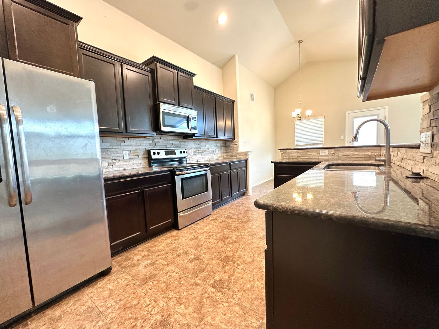 3 Bed 2 Bath With An Office Space – photo 2