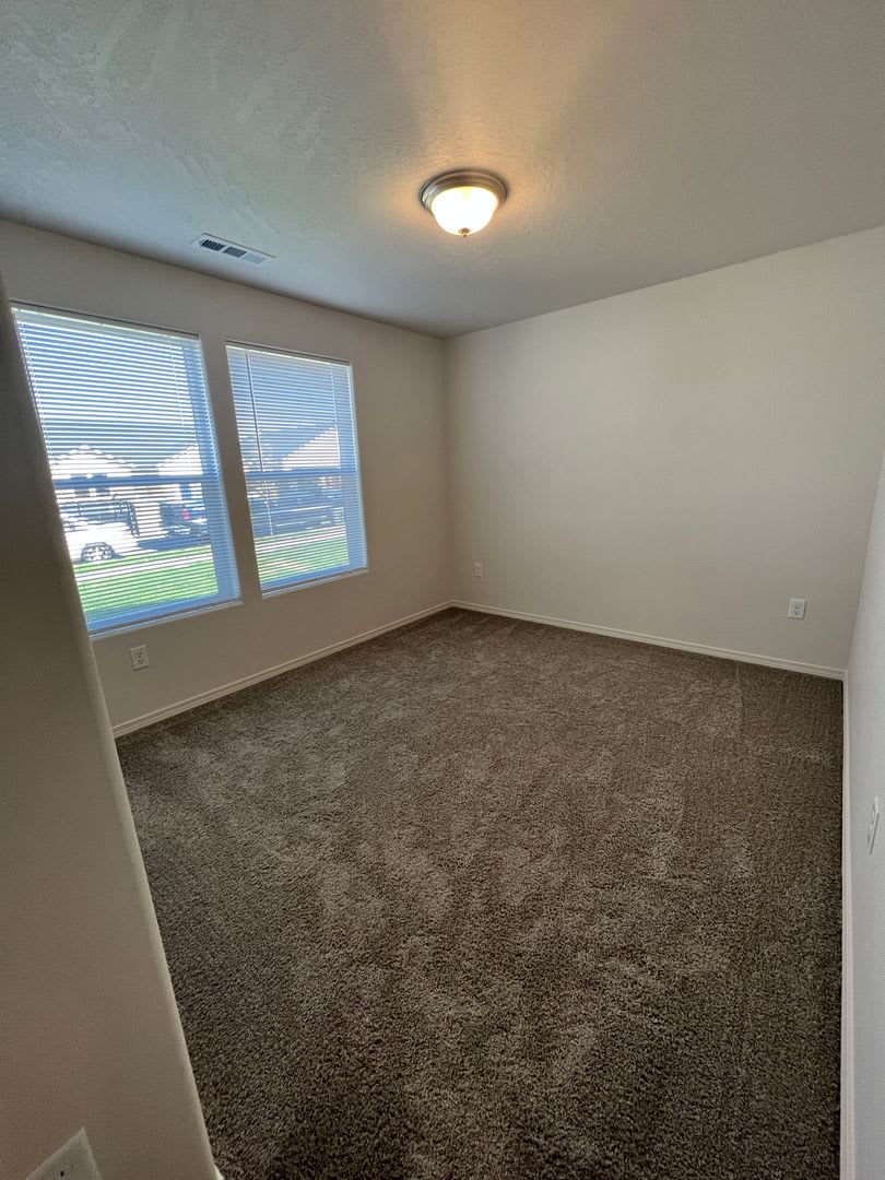 Modern 3 Bed 2 Bath!! Covered Patio!! – photo 4