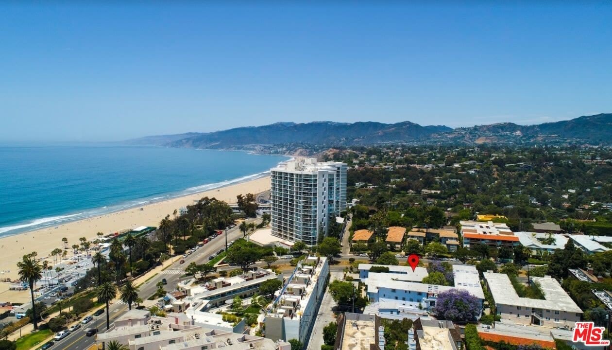 136 San Vicente Blvd – photo 2