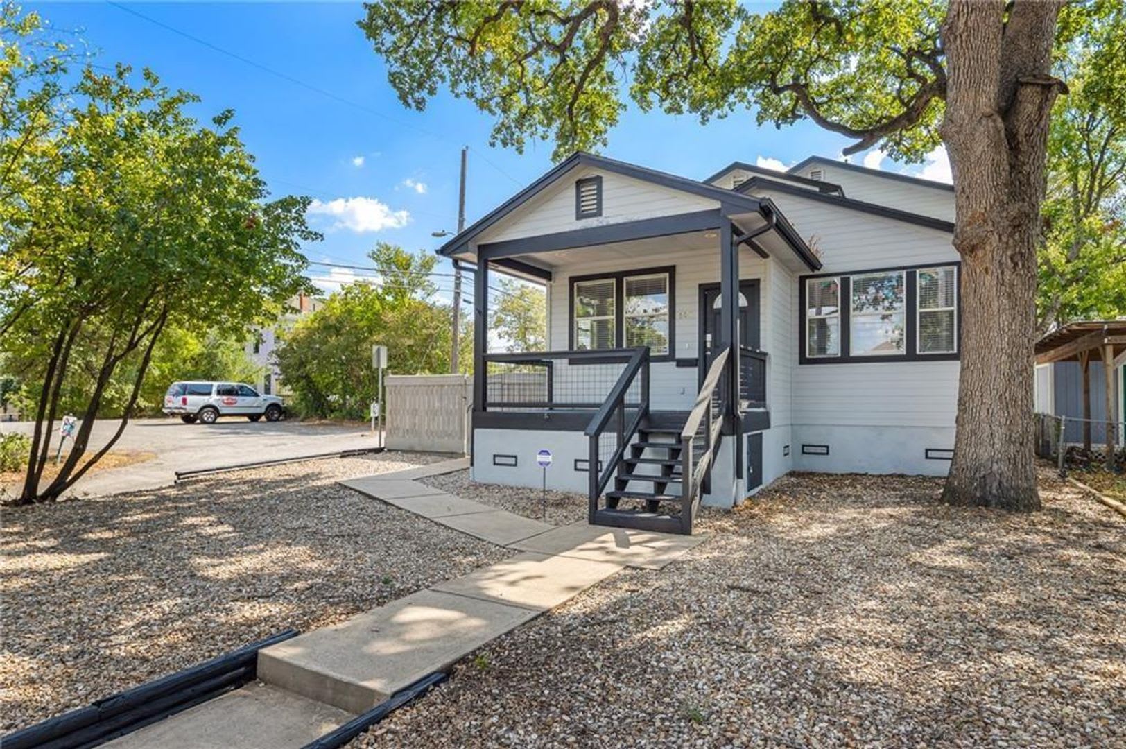 607 W 35th St – photo 5