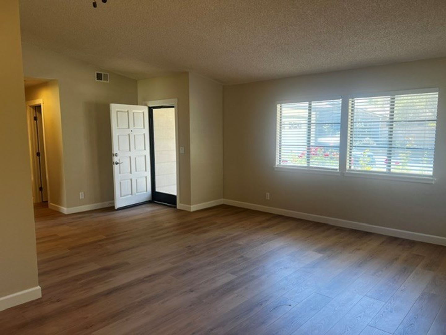 Beautifully Updated 3-Bedroom Home in Desirable Rancho de Maria – photo 5