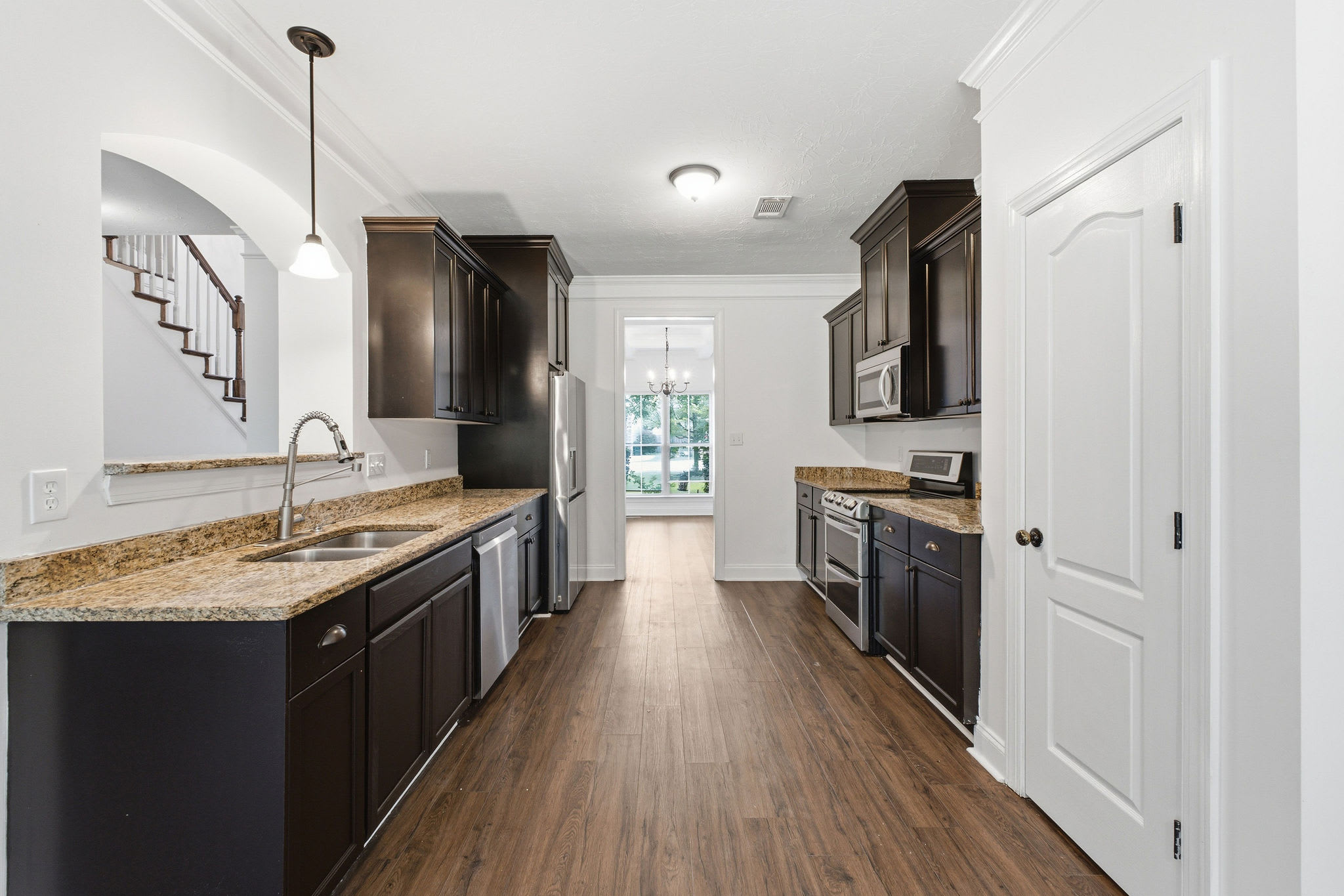 8017 Battle Street – photo 2