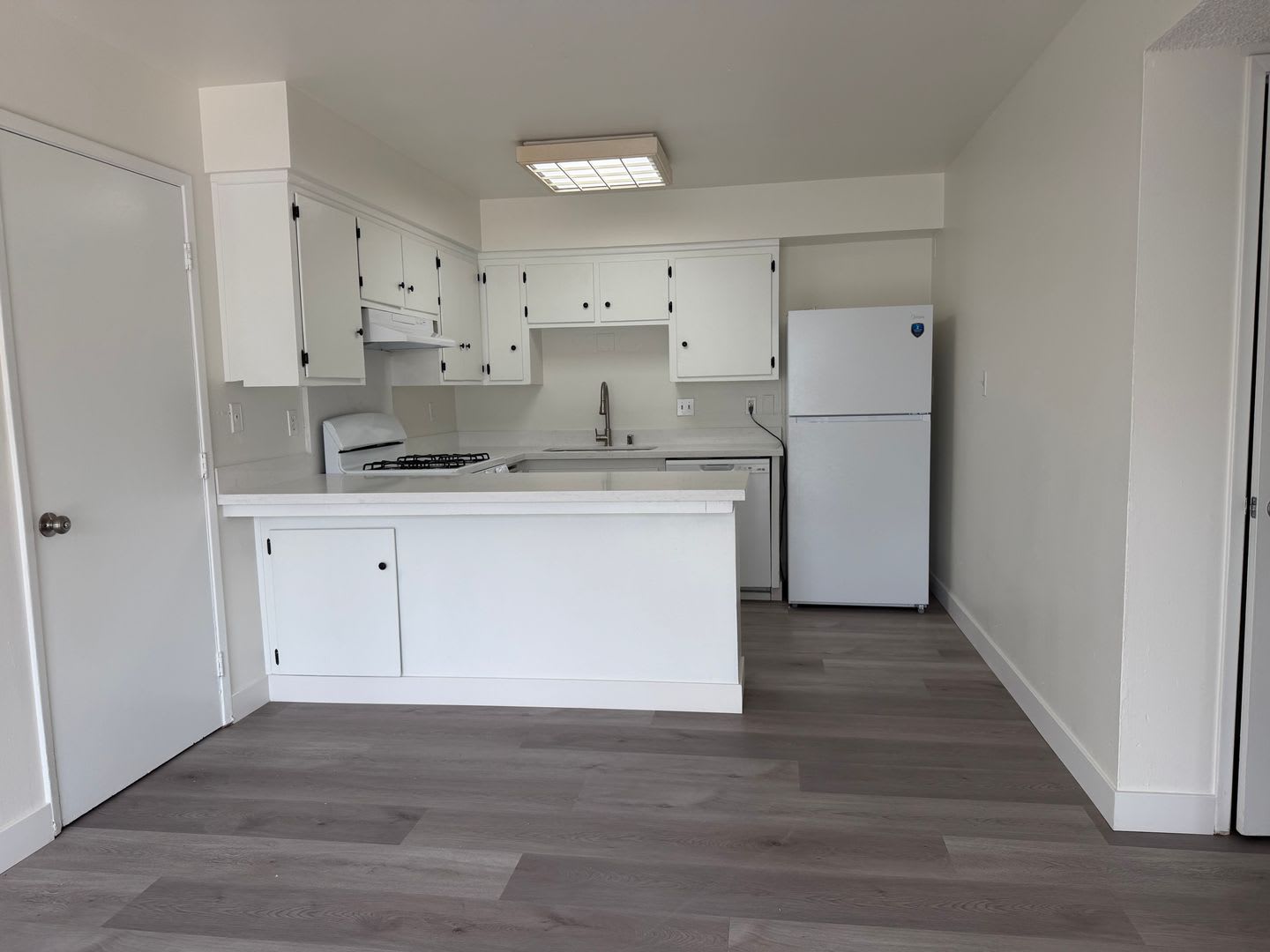 Recently Renovated 1050 soft. 3 Bedroom 2 Bathroom 1/2 Plex In Rancho Cordova For Rent – photo 5