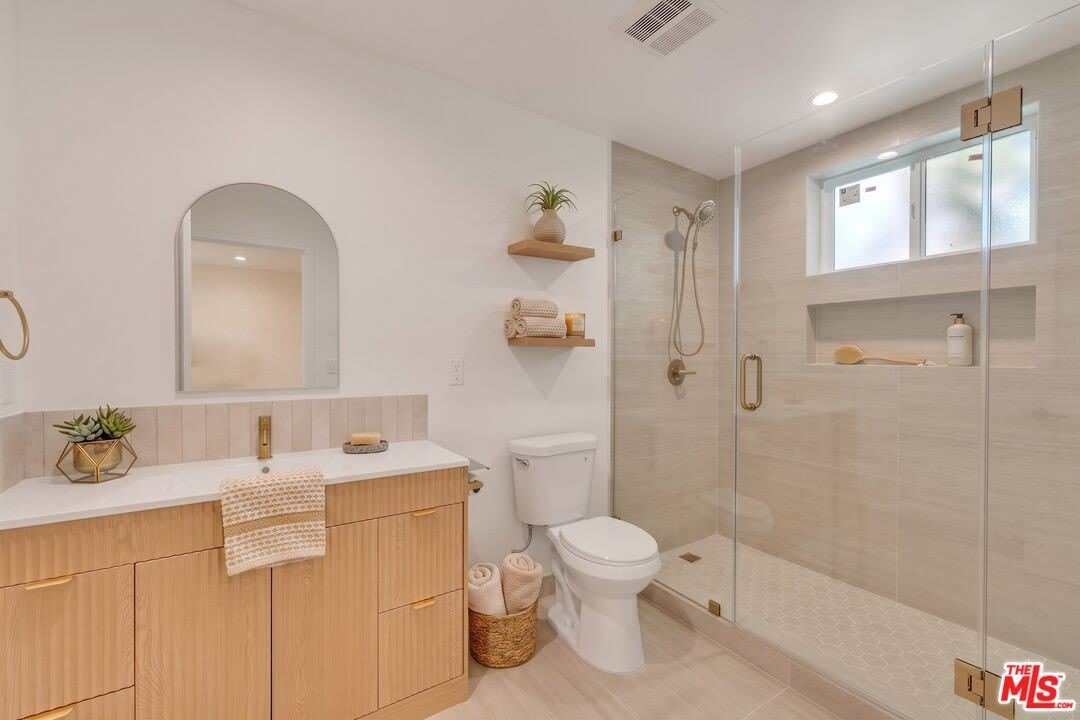 6913 1/2 Encino Ave – photo 5
