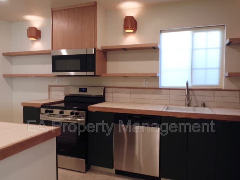 2613 San Pablo St NE – photo 5