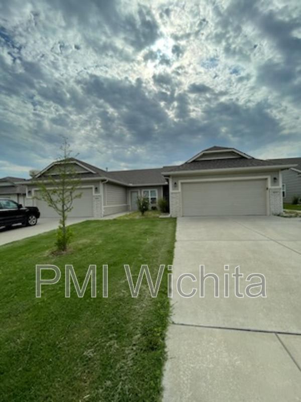 8113 E 34th Ct S – photo 1
