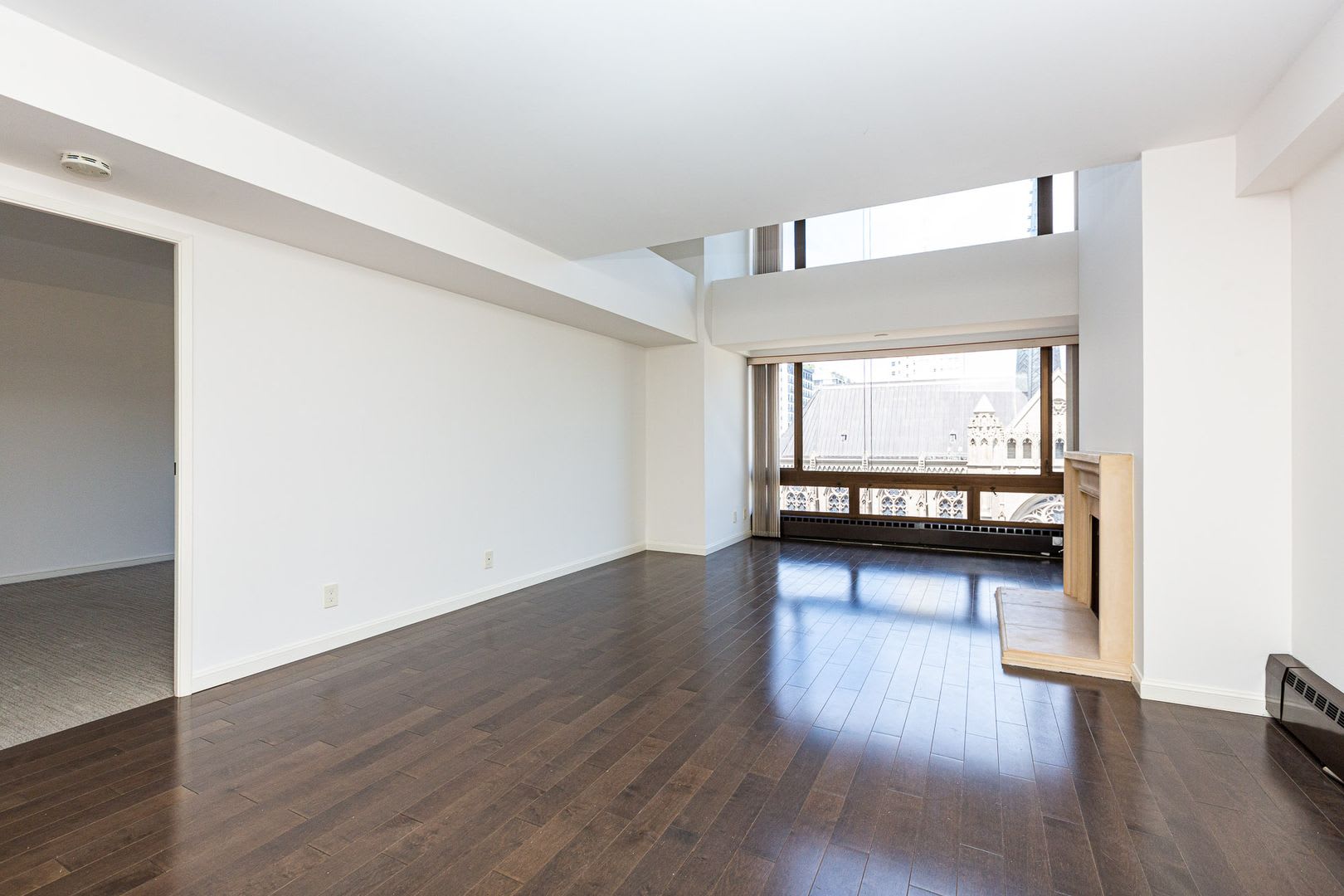 Iconic Gramercy Towers 2 Story 2Br 2 5Ba 1 745Sqft Views Pool Fitness Pet Parking Laundry Progressive – photo 3