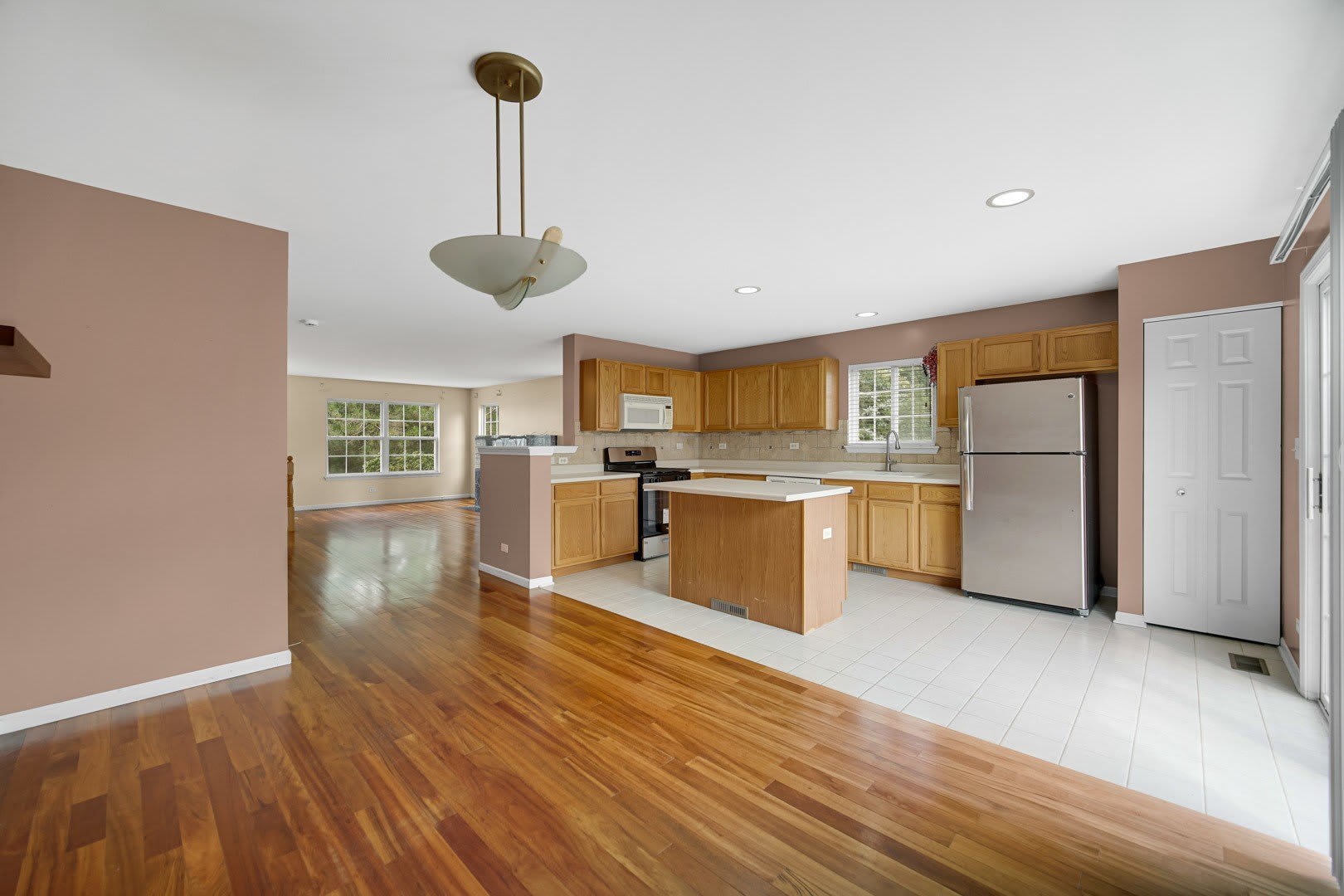 62 E Clare Court – photo 3
