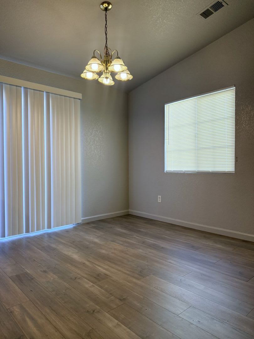 4 2 With Open Floor Plan Available Now – photo 5