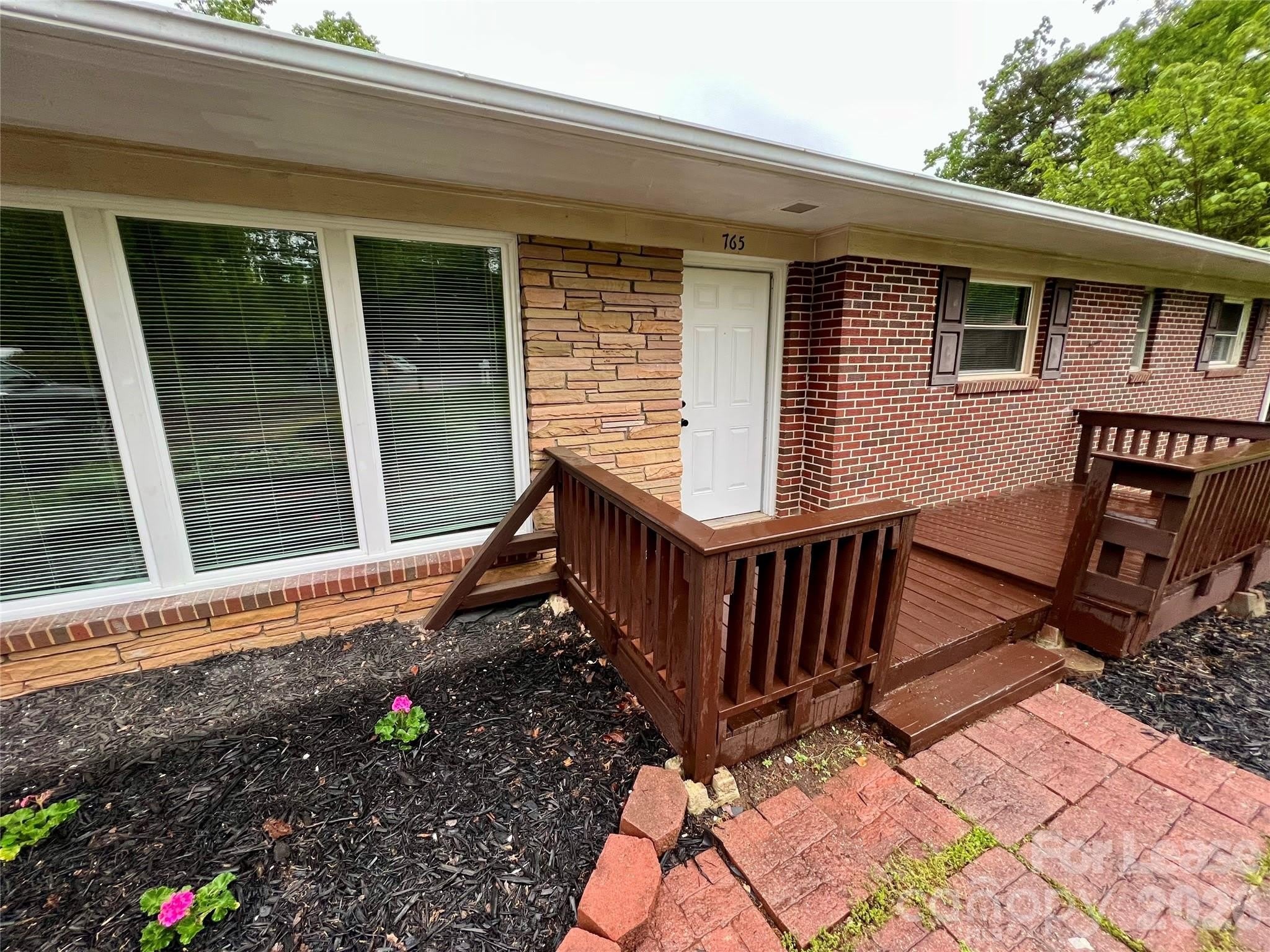 765 8th Avenue Drive SE – photo 2